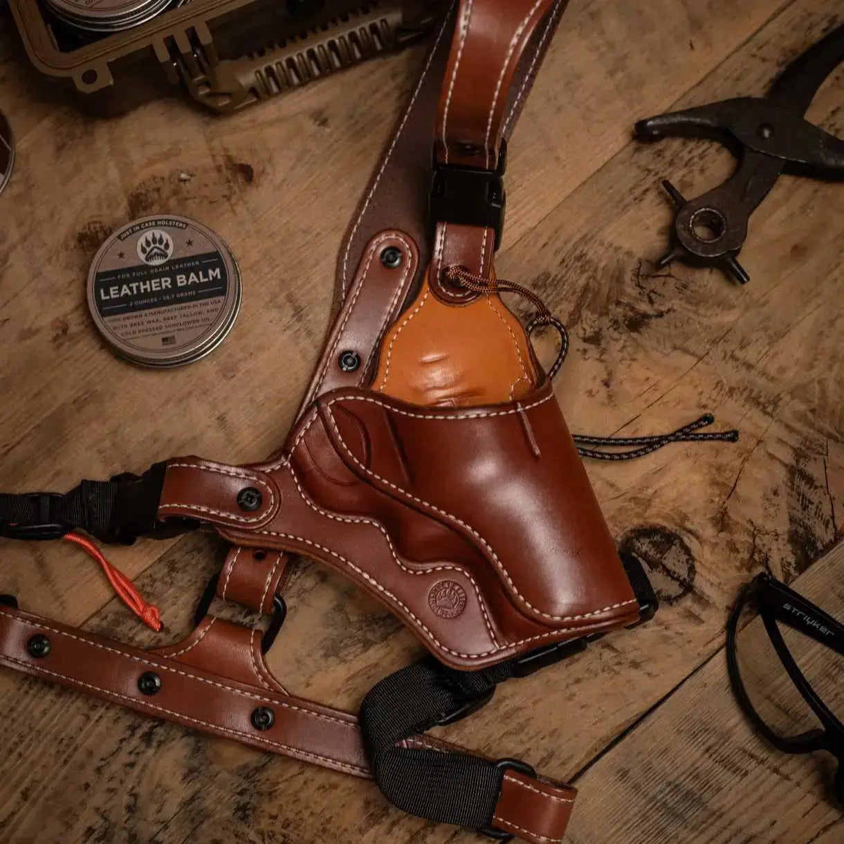 Draekan leather chest holster for a Ruger Super Redhawk Alaskan big-bore revolver
